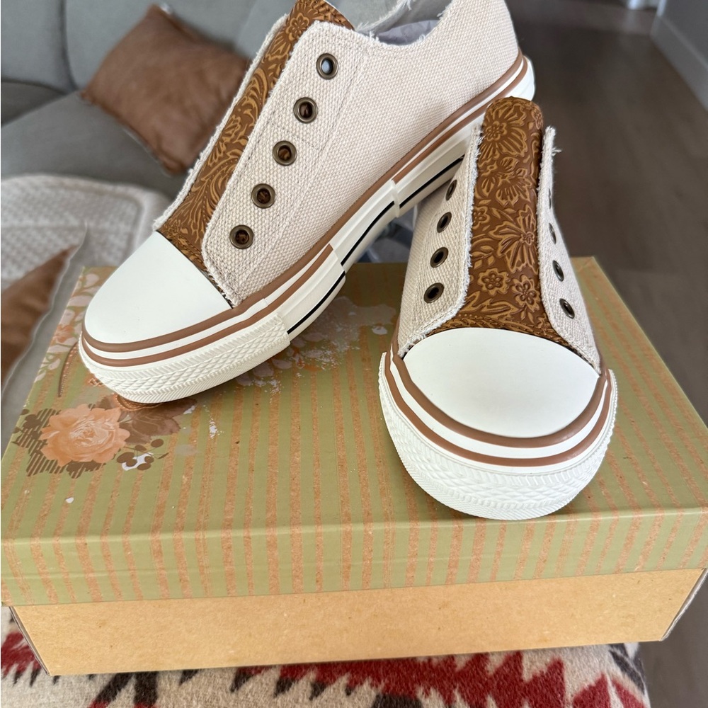 Very G Western Tooled Converse Style Sneakers Tennis Shoes 🤠